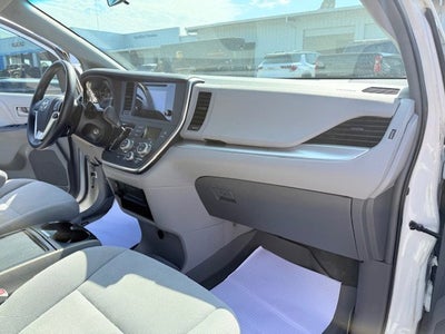 2016 Toyota Sienna L