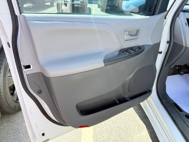 2016 Toyota Sienna L